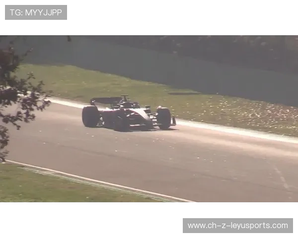 F1车队进行低温环境测试，车辆抓地表现平稳